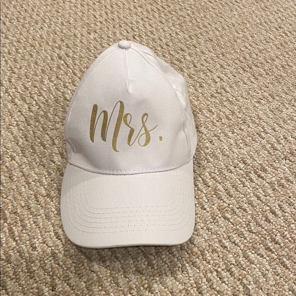 Mr. And Mrs. Hats Black and White Hats Set of 2 - Picture 6 of 11